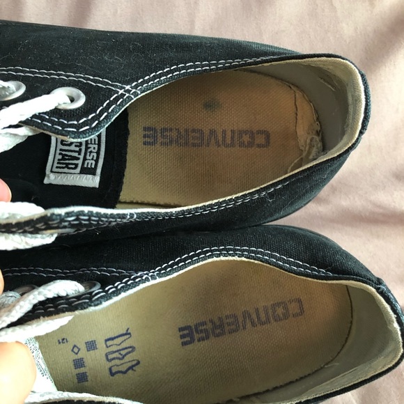 Black converse - Picture 3 of 8